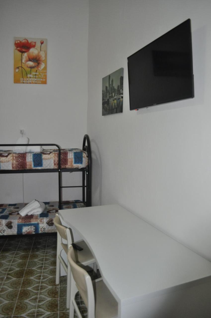 Posto Letto in Dormitorio Misto con 6 Letti
